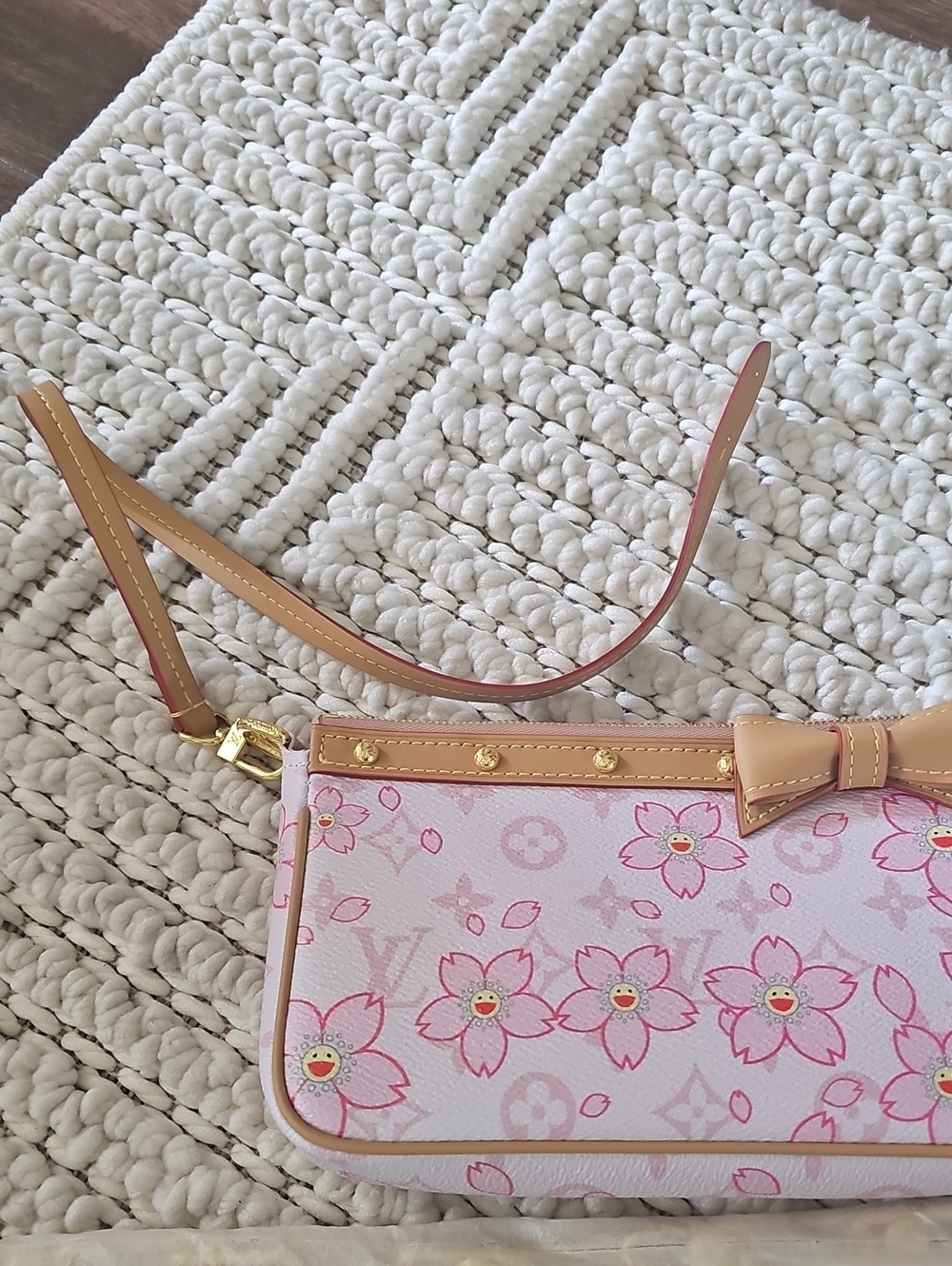 SUPER CUTE X TAKASHI MURAKAMI CHERRY BLOSSOM POCHETTE ACCESSOIRES BAG - Picture 6 of 7